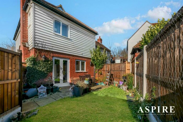 2 Bedroom End Of Terrace House To Rent In The Close Attwell Mews, Benfleet, SS7