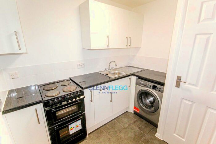 1 Bedroom Flat To Rent In Common Road, Langley, Slough SL3