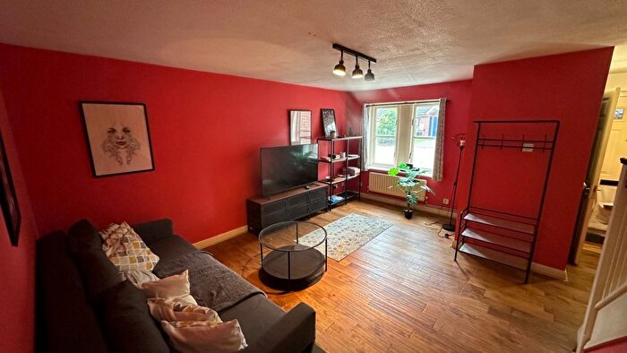 3 Bedroom Terraced House To Rent In Dingle Gardens, London, E14