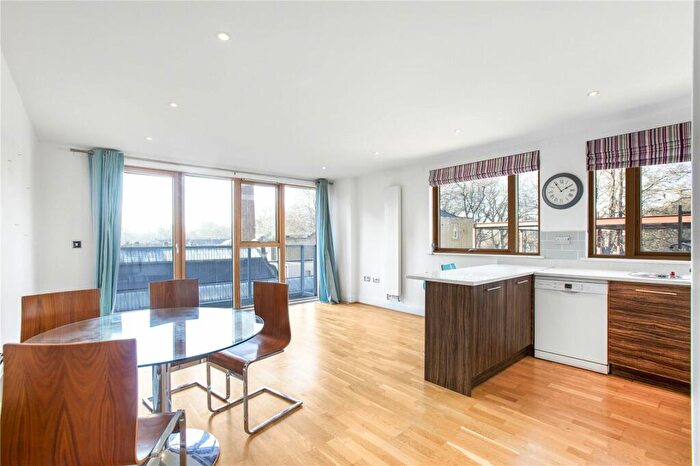 2 Bedroom Apartment To Rent In Paradise Park, A Lea Bridge Road, Hackney, London, E5