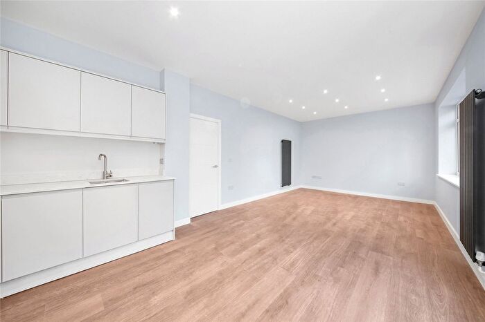 2 Bedroom Flat To Rent In Greenwich High Road, Greenwich, SE10