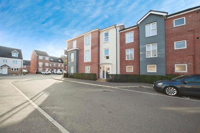 2 Bedroom Apartment For Sale In Tilling Green, Dunstable, LU5