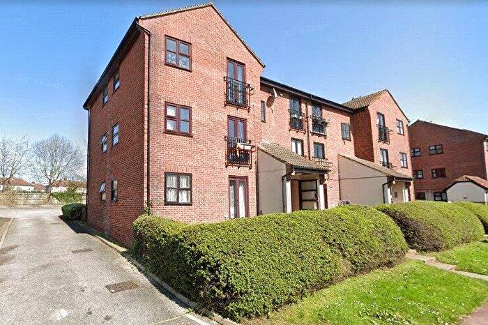 1 Bedroom Apartment To Rent In Shafter Road, Dagenham, RM10