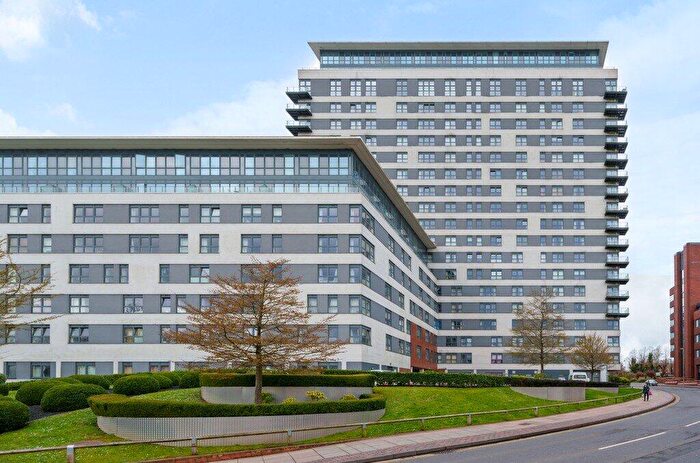 2 Bedroom Apartment For Sale In Alencon Link, Basingstoke, Hampshire, RG21