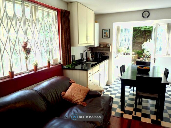 1 Bedroom Flat To Rent In Tremadoc Road, London, SW4