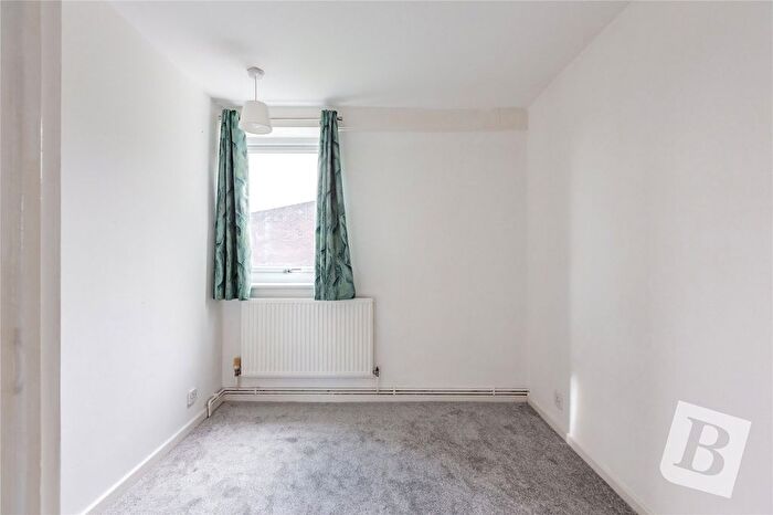 3 Bedroom Terraced House For Sale In Saddleworth Square, Romford, RM3