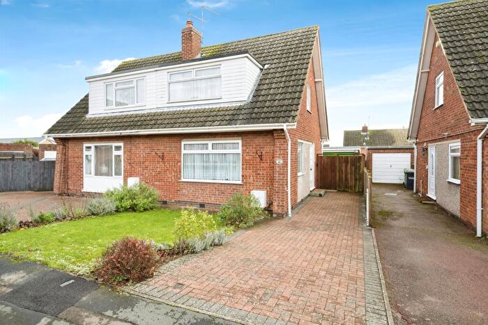 3 Bedroom Chalet For Sale In Vixen Close, Yaxley, Peterborough, PE7