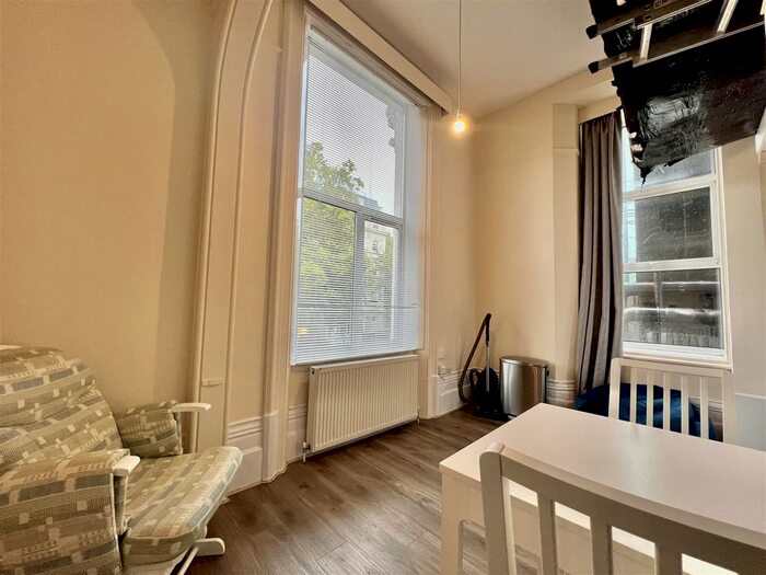 1 Bedroom Flat To Rent In Cromwell Road, Earls Court, SW5