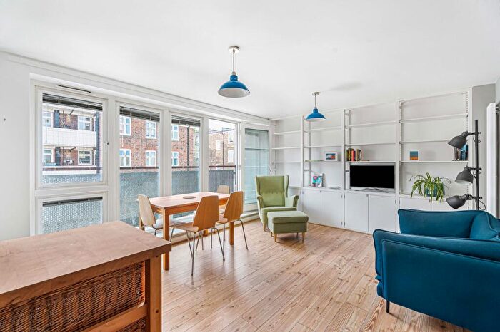 2 Bedroom Flat For Sale In Athlone Street, London, NW5