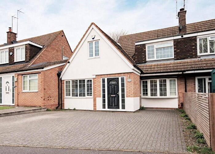 4 Bedroom Semi-Detached House For Sale In Meadow Road, Toddington, LU5