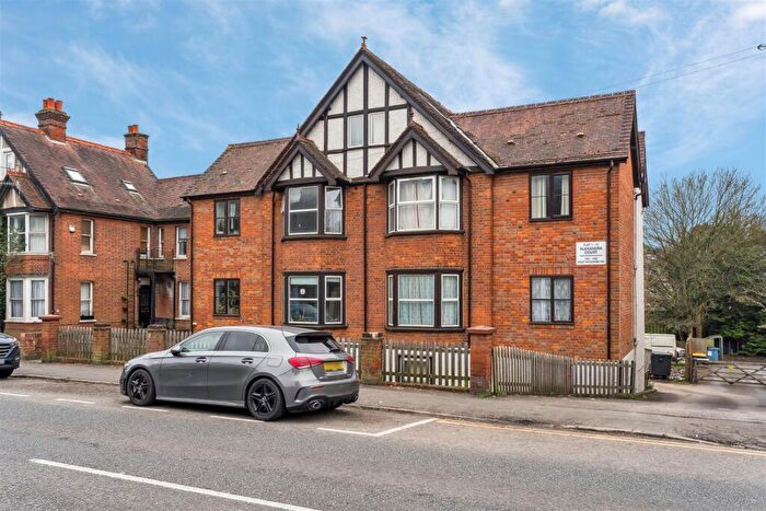 1 Bedroom Flat For Sale In West Wycombe Road, High Wycombe, HP12