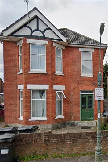 6 Bedroom House To Rent In Bedroom Detached House In Winton, BH9