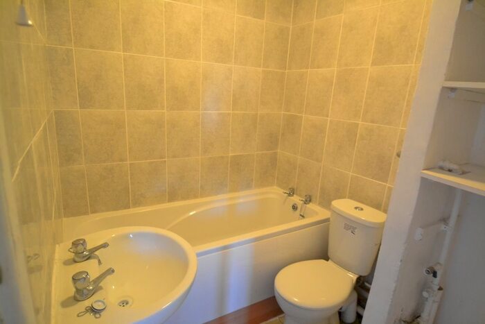 1 Bedroom Flat To Rent In Upper Richmond Road, London, SW15