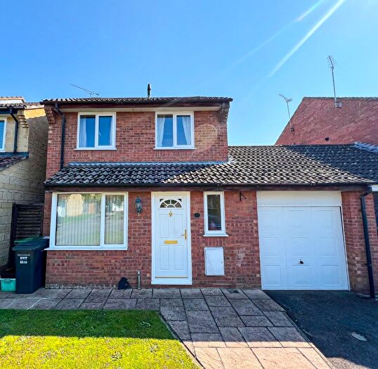 3 Bedroom Semi-Detached House To Rent In Kennet Grove, Taunton, Somerset, TA1