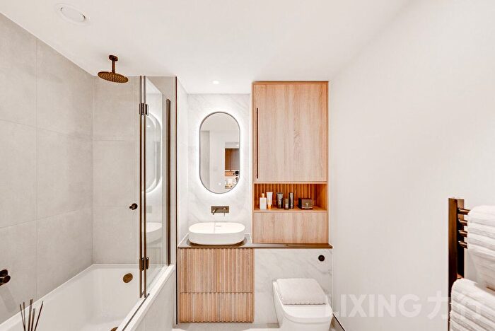 2 Bedroom Flat For Sale In Western Gateway, Custom House, E16