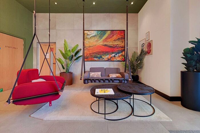 2 Bedroom Flat To Rent In Uncle Southall, Southall, London, UB2