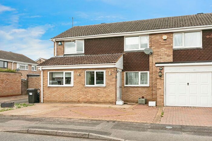 4 Bedroom End Of Terrace House For Sale In Medway Close, Newport Pagnell, MK16