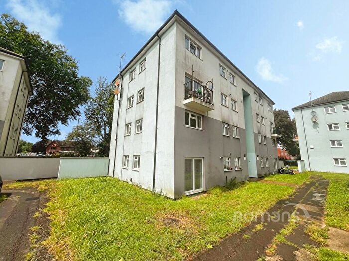 2 Bedroom Apartment For Sale In Winvale, Slough, Berkshire, SL1