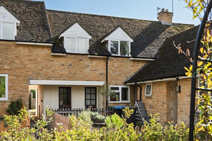 3 Bedroom Apartment For Sale In Ledwell Road, Sandford St. Martin, OX7