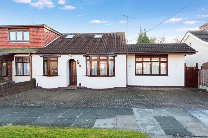 4 Bedroom Semi-Detached Bungalow To Rent In South Crescent, Southend-On-Sea, SS2