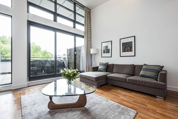 2 Bedroom Maisonette For Sale In City Road, Clerkenwell, London, EC1Y
