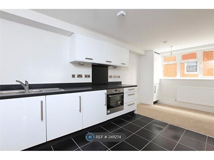 3 Bedroom Flat To Rent In Limerick Close, London, SW12