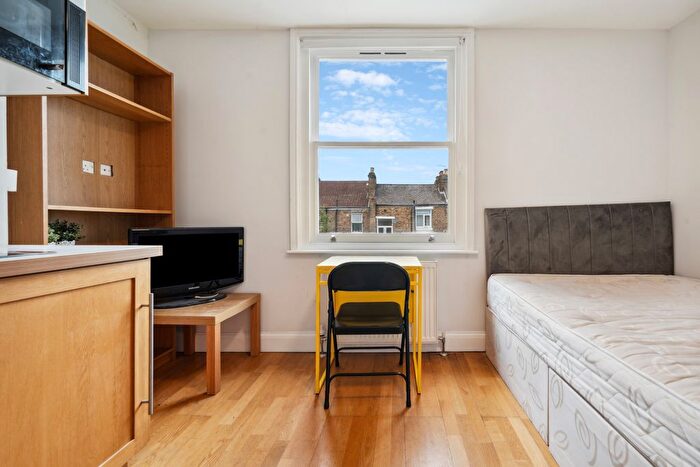 Studio To Rent In Warbeck Road, Shepherds Bush Green, W12