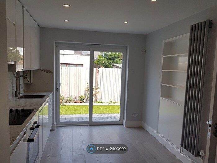 1 Bedroom Flat To Rent In Brudenell Road, London, SW17