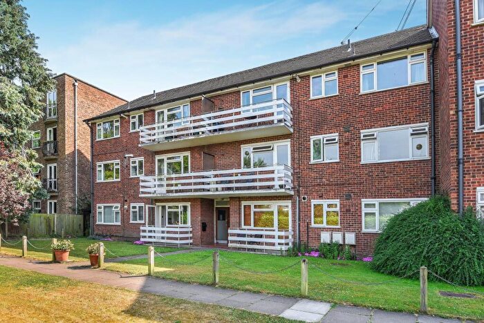 1 Bedroom Flat To Rent In St. Andrew's Square, Surbiton, KT6