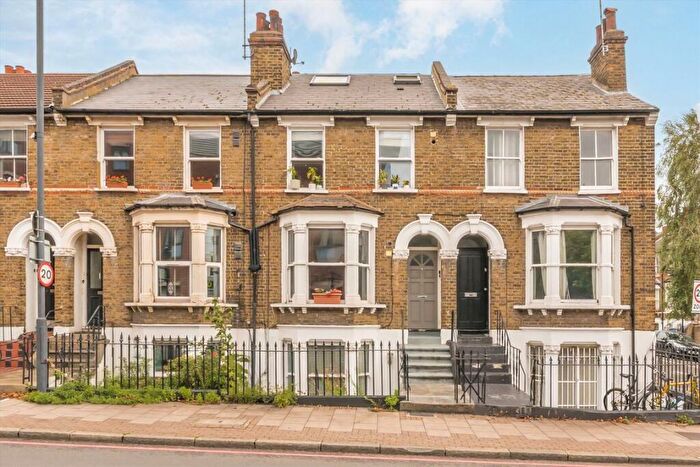 3 Bedroom Flat For Sale In Kenworthy Road, Homerton, E9