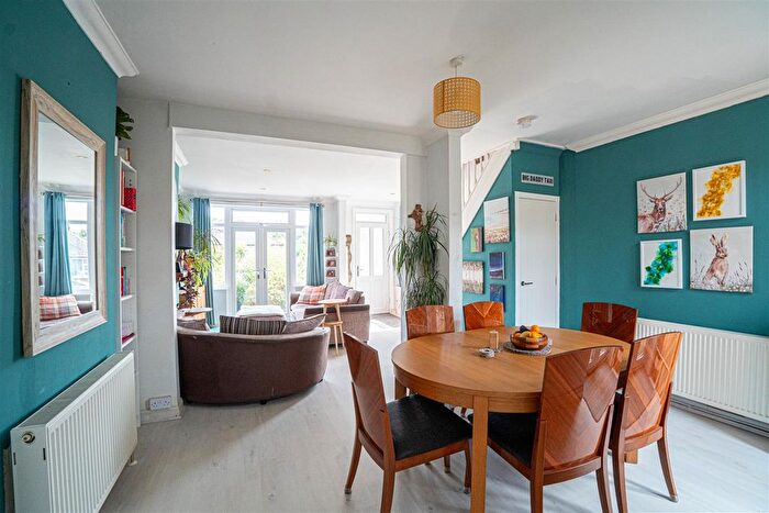 3 Bedroom Semi-Detached House For Sale In Greville Road, Hastings, TN35