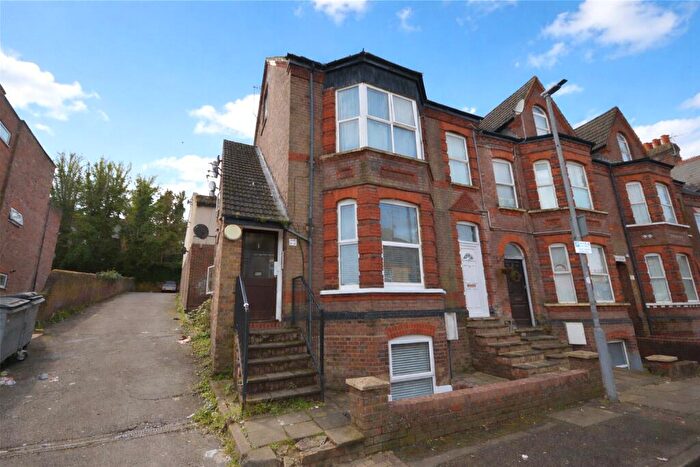 Apartment For Sale In Stockwood Crescent, Luton, Bedfordshire, LU1