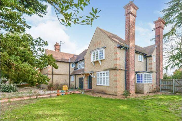 2 Bedroom Flat To Rent In Hall Place, St. Peters Street, AL1