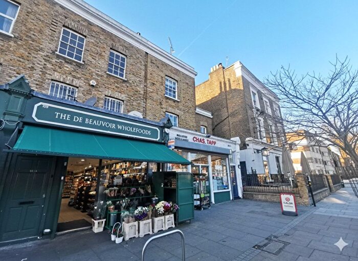 3 Bedroom Flat To Rent In Southgate Road, London, N1