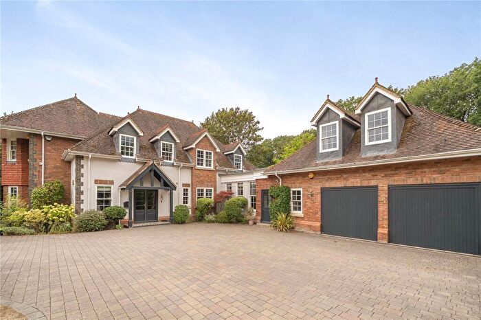 5 Bedroom Detached House To Rent In Gorse Lane, Chobham, Surrey, GU24