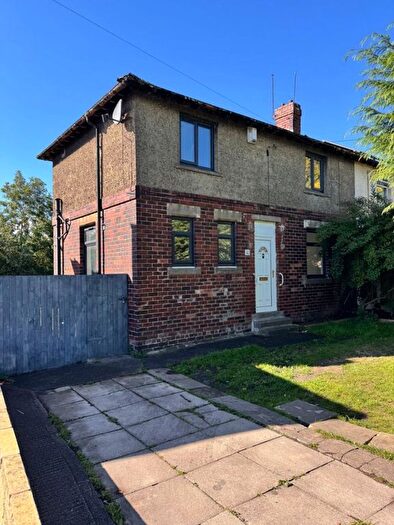 3 Bedroom Semi-Detached House To Rent In Burlington Avenue, Thornbury, Bradford, BD3