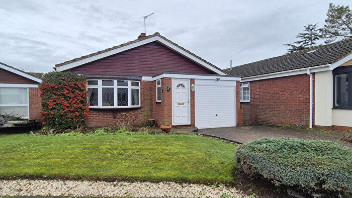 2 Bedroom Detached Bungalow For Sale In Wagstaffe Close, Harbury, CV33