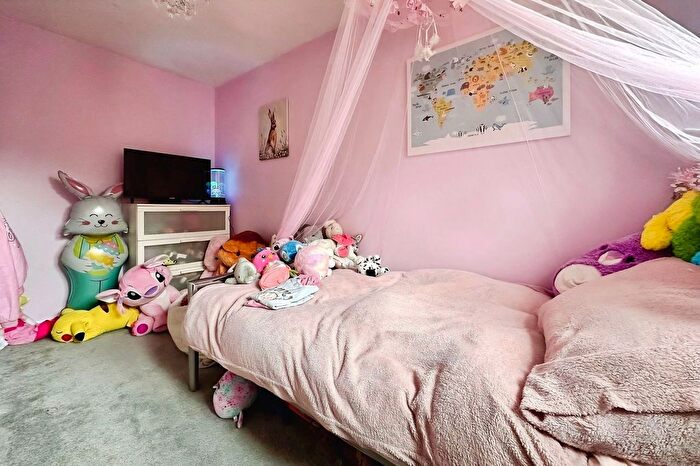 2 Bedroom End Of Terrace House For Sale In Bracklesham Close, Southampton, SO19