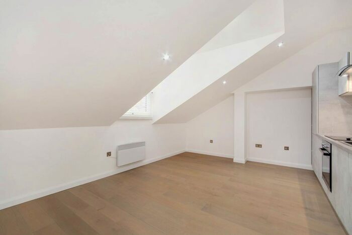 1 Bedroom Flat To Rent In Upper Richmond Road, Putney, London, SW15