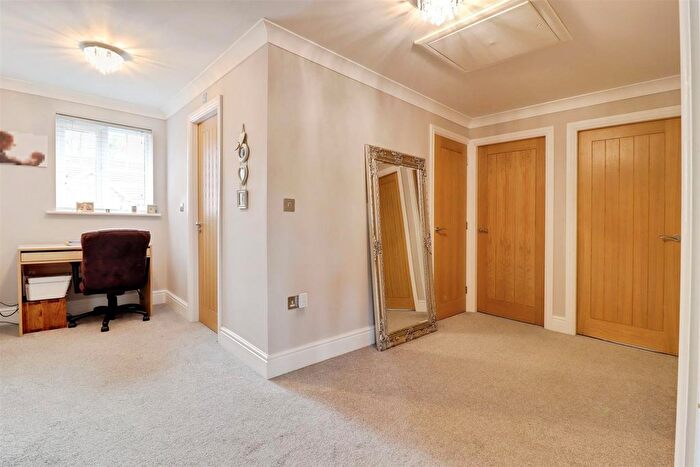 5 Bedroom Detached House For Sale In Cotton Field Road, Holmes Chapel, CW4