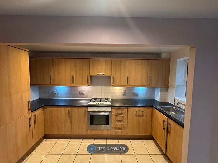 2 Bedroom Flat To Rent In Weller Mews, Enfield, EN2