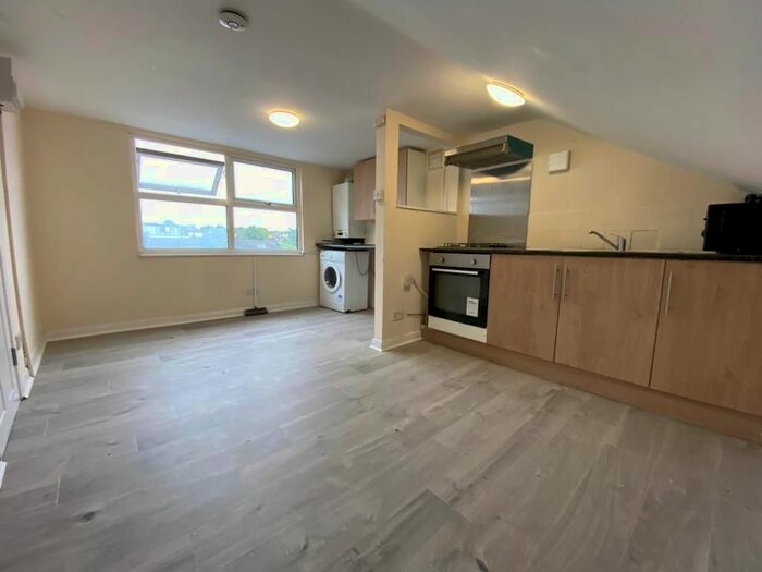 Studio To Rent In Hoe Street, London, E17