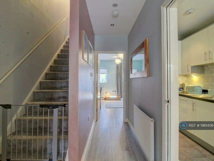 2 Bedroom Terraced House To Rent In Nightingale Grove, Basildon, SS14