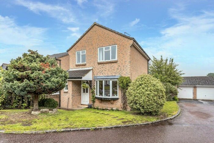 3 Bedroom Detached House To Rent In Sparrow Close, Wokingham, RG41