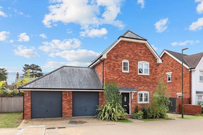 4 Bedroom Detached House For Sale In Gratwick End, Broadbridge Heath, RH12