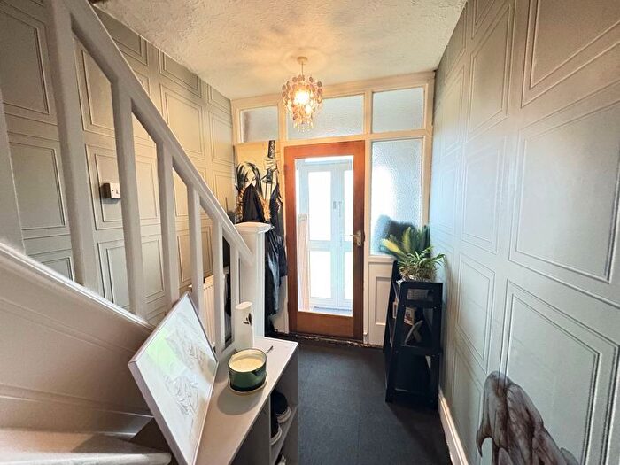 3 Bedroom Semi-detached House For Sale In Yarborough Road, Grimsby, DN34