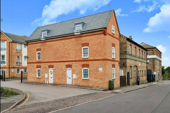 2 Bedroom Semi-Detached House To Rent In Stuart Road, Gravesend, DA11