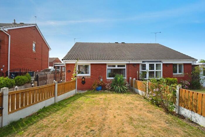 2 Bedroom Semi-Detached Bungalow For Sale In Hopes Farm Mount, Leeds, LS10