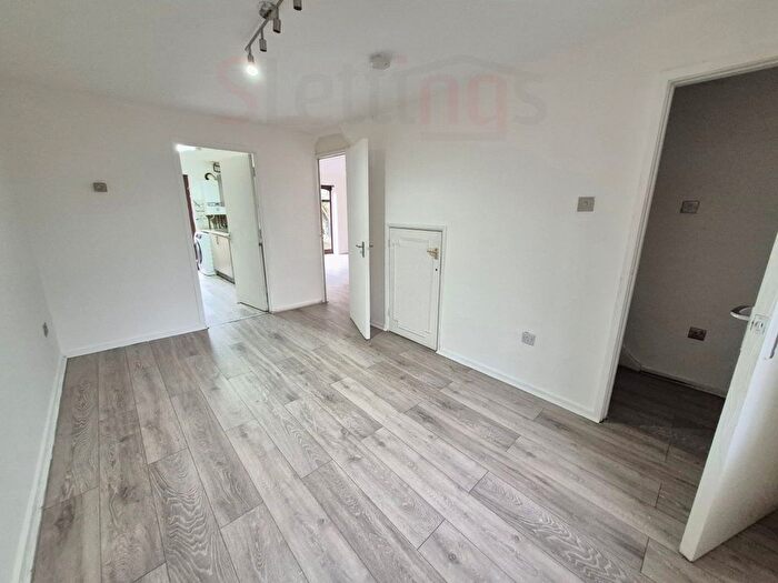 4 Bedroom Terraced House To Rent In Wheatley Close, London, NW4
