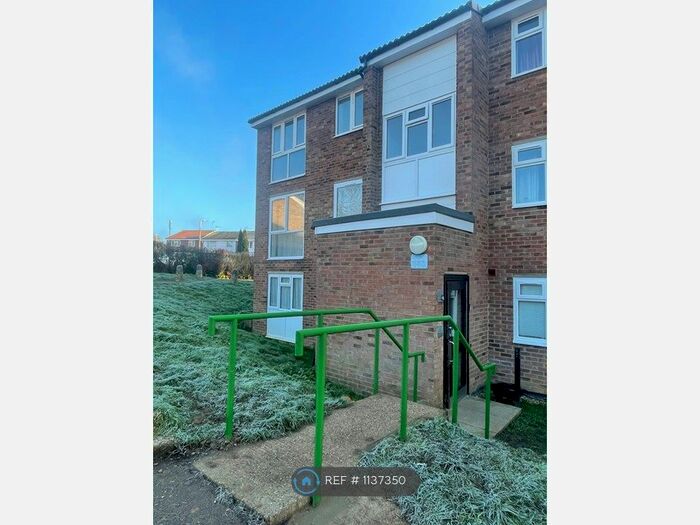 2 Bedroom Flat To Rent In Cleves Road, Hemel Hempstead, HP2
